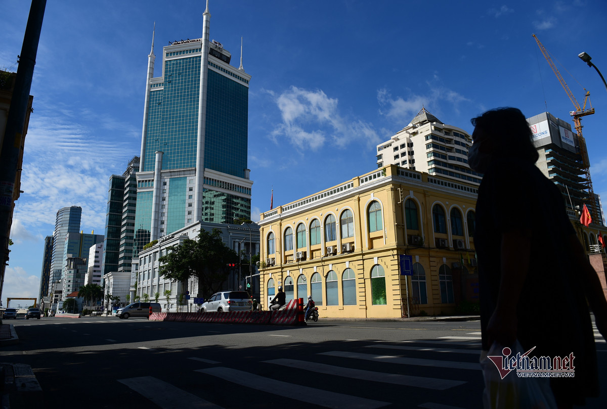 Mot tuan gian cach o TP.HCM, nguoi dan cam cu mong dich Covid-19 som qua