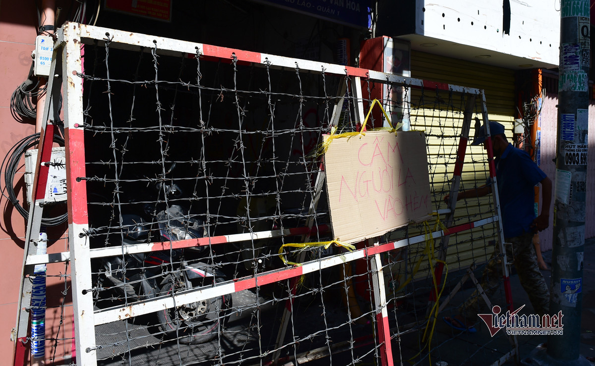 Mot tuan gian cach o TP.HCM, nguoi dan cam cu mong dich Covid-19 som qua-Hinh-8