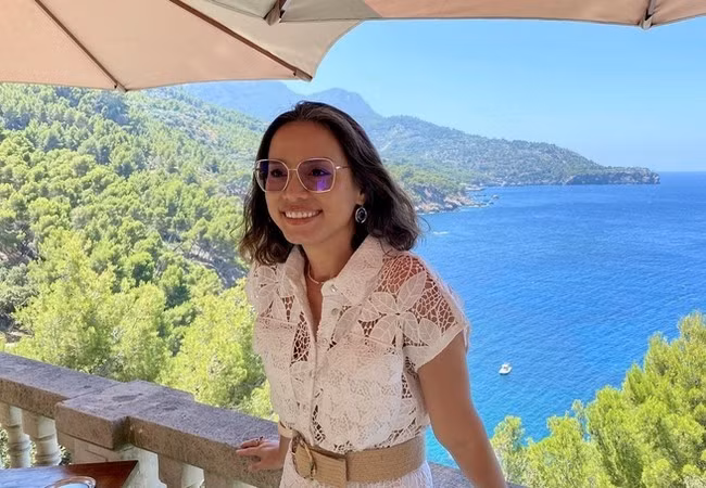 Tuoi 45, Hoa hau Ngoc Khanh hanh phuc khi duoc chong Tay cung chieu-Hinh-2