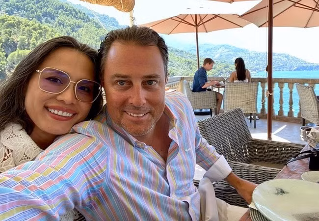 Tuoi 45, Hoa hau Ngoc Khanh hanh phuc khi duoc chong Tay cung chieu