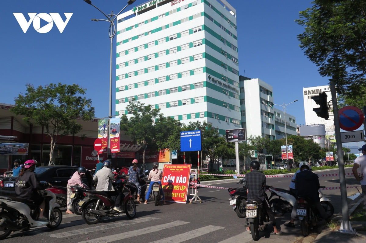 Nguoi dan 4 phuong “diem nong” tai Da Nang thuc hien nghiem gian cach xa hoi
