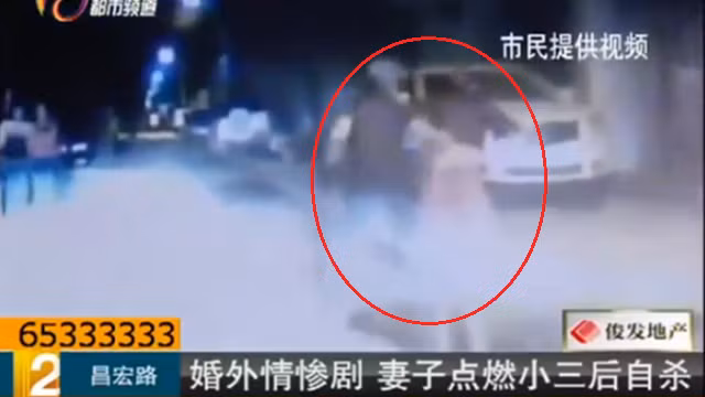 Clip danh ghen o Trung Quoc - thieu song tinh dich giua pho