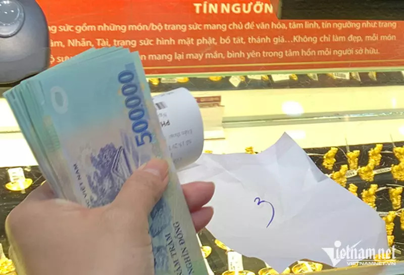 Giá vàng hôm nay 30/4: Vào kỳ nghỉ lễ vàng lại tăng mạnh Gia vang hom nay 30/4: Vao ky nghi le vang lai tang manh