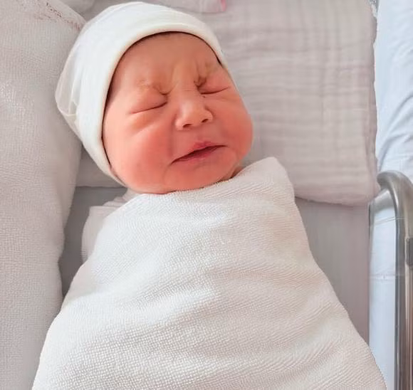 Vua moi lot long, con gai Salim da duoc me lap rieng mot tai khoan Instagram-Hinh-2