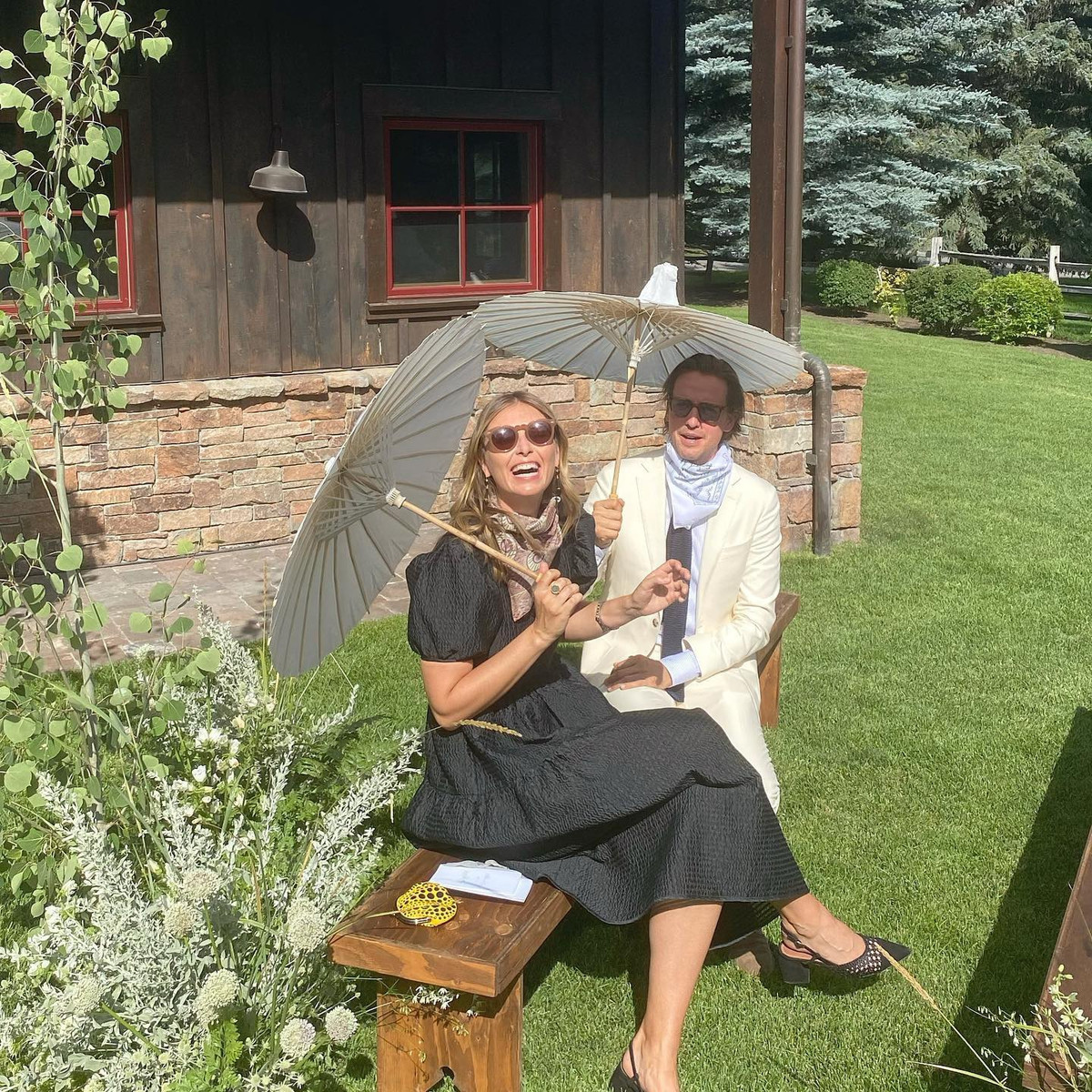 Người hâm mộ đang mong chờ lễ cưới của Sharapova với Gilkes, nhiều khả năng diễn ra trong năm 2022, sau khi Masha đã thông báo mang thai vào đúng ngày sinh nhật thứ 35 của cô.