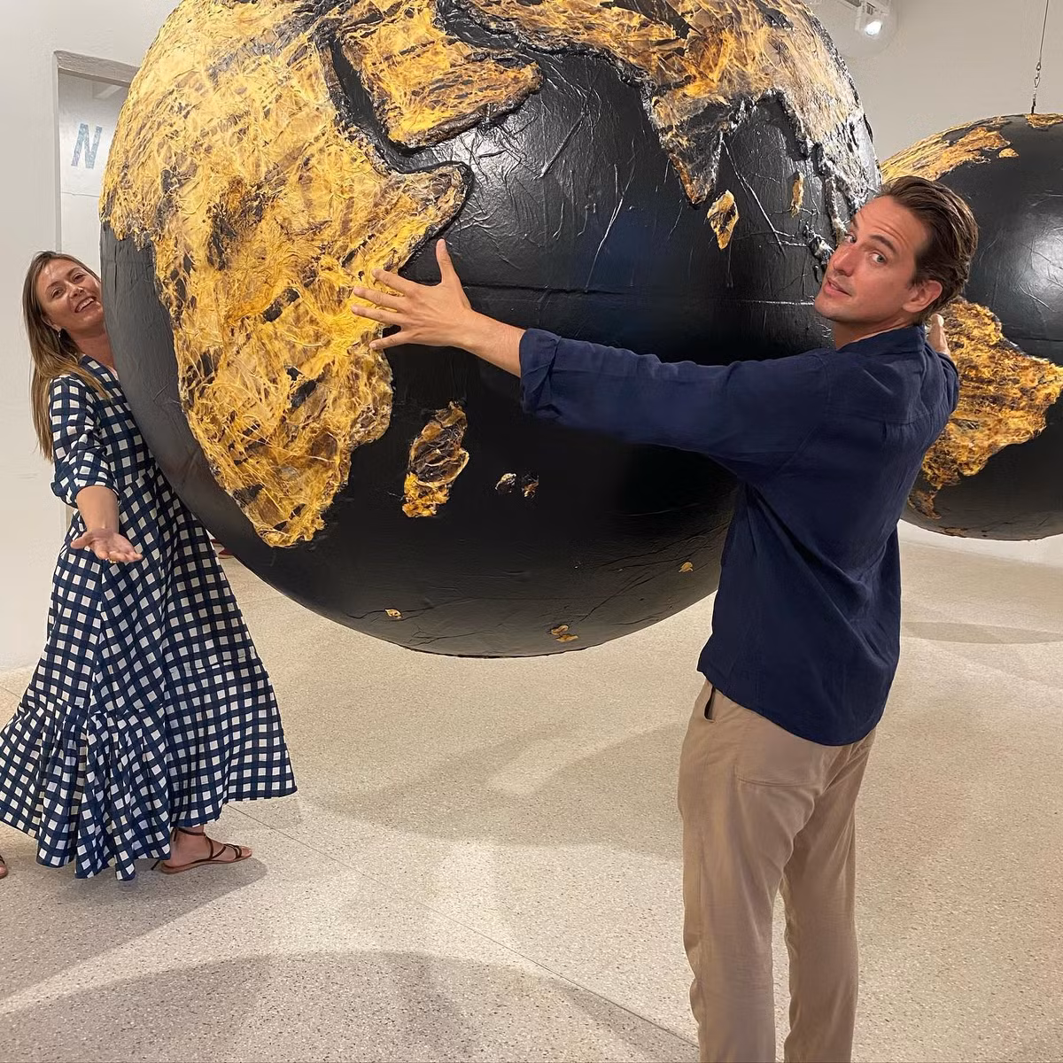 Hơn 2 năm kể từ khi đính hôn, Sharapova khẳng định cô và vị hôn phu vẫn chưa xác định ngày cưới. "Tôi nghĩ với không khí trong lúc đại dịch, sẽ rất khó để lên kế hoạch cụ thể cho đám cưới. Có quá nhiều điều không chắc chắn và chúng tôi vẫn chưa ấn định ngày tháng. Chúng tôi chưa thảo luận vì muốn gia đình và bạn bè thoải mái nhất", Sharapova nói với kênh truyền hình MSN.