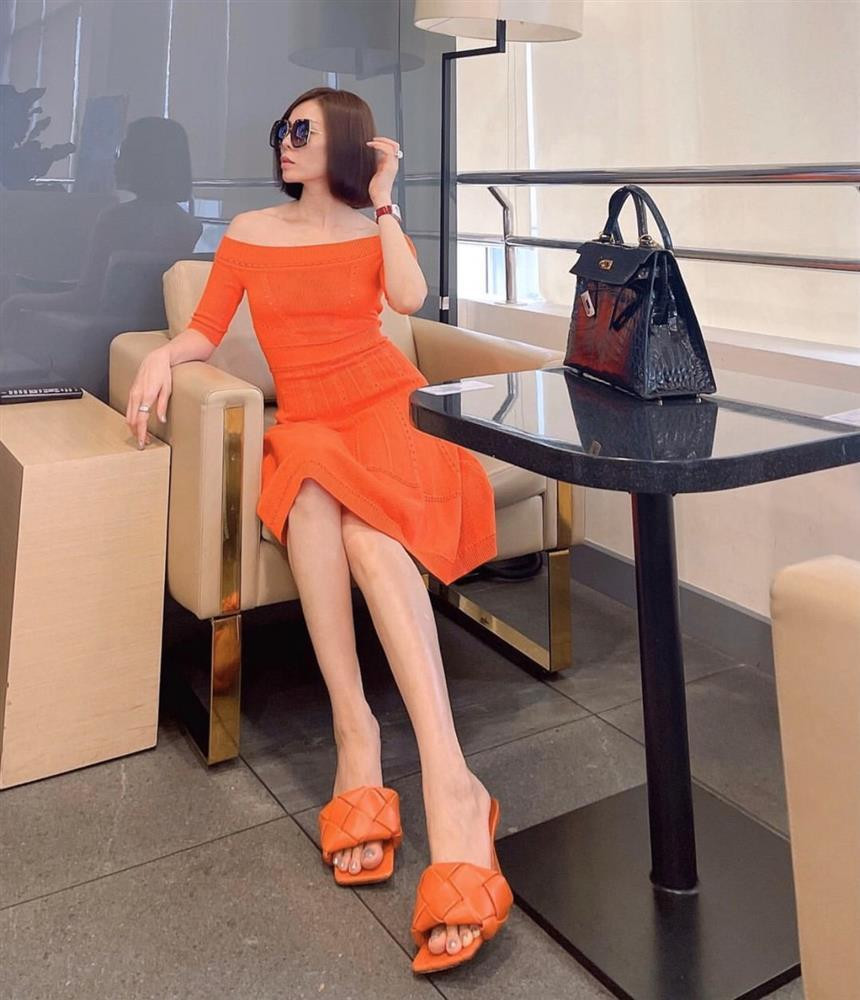 "Oan gia ngõ hẹp": 3 lần đụng đồ Gucci, Hà Hồ thắng đậm Lệ Quyên - Hình 9 "Oan gia ngõ hẹp": 3 lần đụng đồ Gucci, Hà Hồ thắng đậm Lệ Quyên ảnh 9