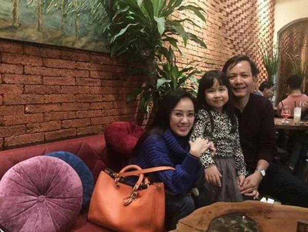 BTV Hoài Anh cho chồng "lên sóng" sau nhiều năm kín như bưng - Hình 4 BTV Hoai Anh cho chong