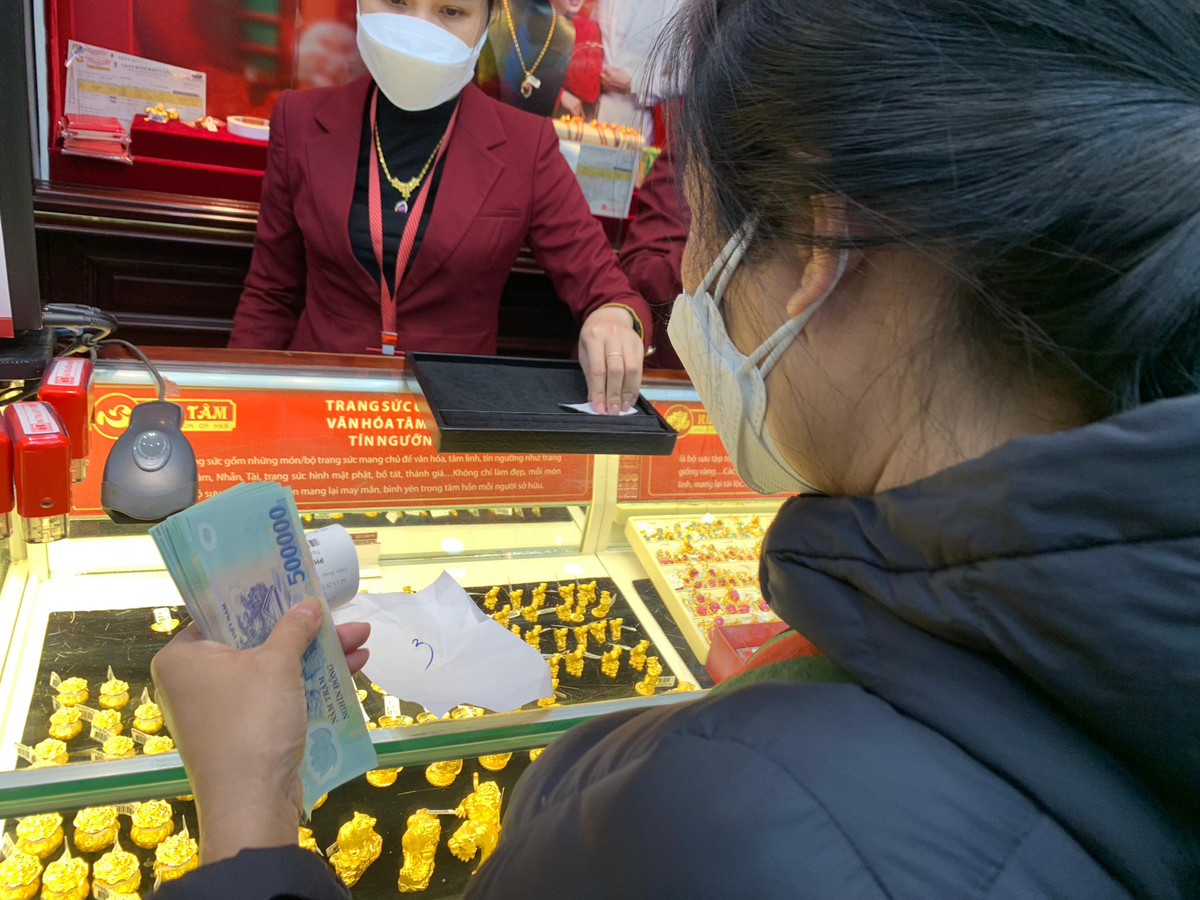 Gia vang hom nay 14/4: USD tang nhanh, vang tiep tuc len cao