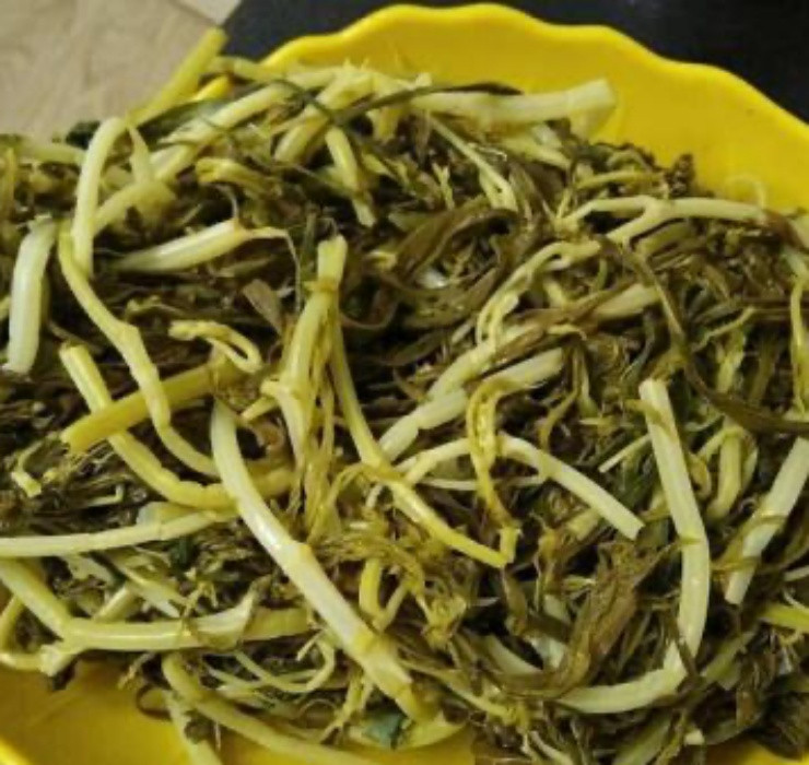 Trung bình một vại dưa rau sắn mất từ 5 đến 7 ngày muối là đã có thể ăn được.