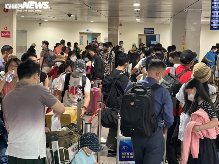 Thay vì thấy chán nản, Trần Anh lại cảm thấy hào hức vì sắp được về thăm ba mẹ ở Nghệ An sau thời gian vào TP.HCM học.