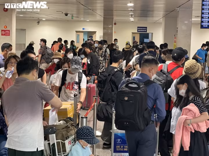 Thay vì thấy chán nản, Trần Anh lại cảm thấy hào hức vì sắp được về thăm ba mẹ ở Nghệ An sau thời gian vào TP.HCM học.