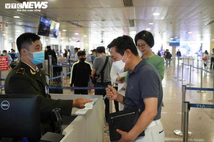 Lượng hành khách qua Tân Sơn Nhất trong hôm nay đạt gần 91.000 lượt.