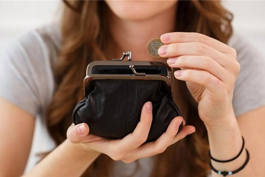 Phu nu tien tay vut 5 thu nay trong tui xach: Bao sao suot ngay phai than ngheo kho