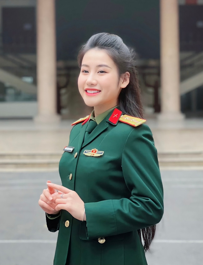Cô gái quê Hà Tĩnh vẫn được biết đến với biệt danh "hot girl quân nhân".