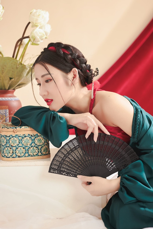 Dưới những tấm hình của người đẹp là nhiều lời khen của cư dân mạng.