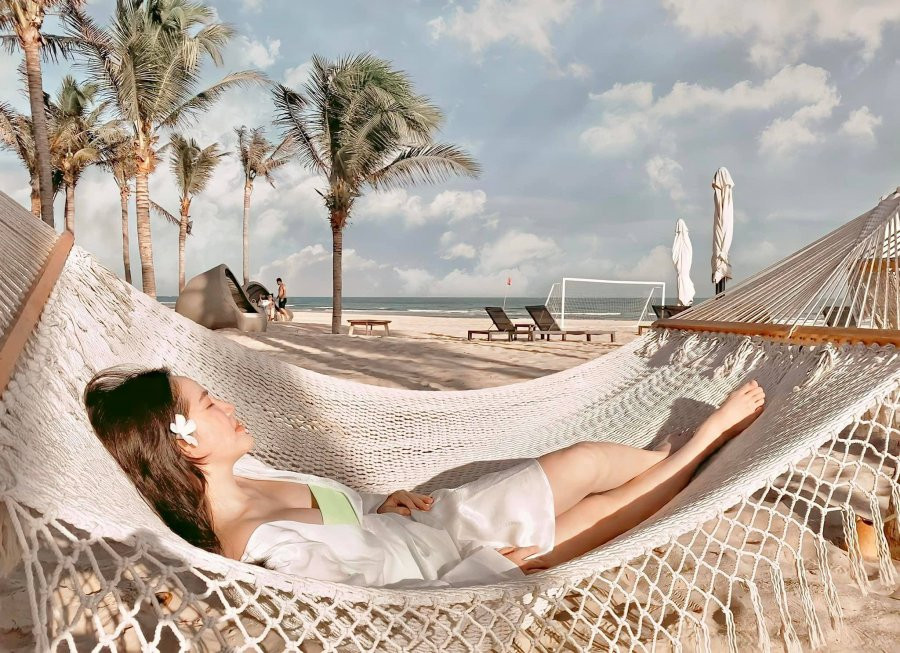 Bao Thy sau sinh lien tuc khoe dang chuan eo thon chang kem gi thoi con son-Hinh-4