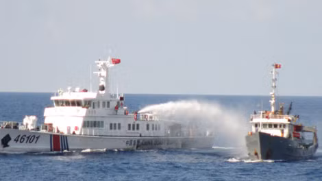 Dù bị ngăn cản quyết liệt nhưng tàu Kiểm ngư Việt Nam đã tiếp cận thành công giàn khoan trái phép ở khoảng cách 2,8 hải lý.