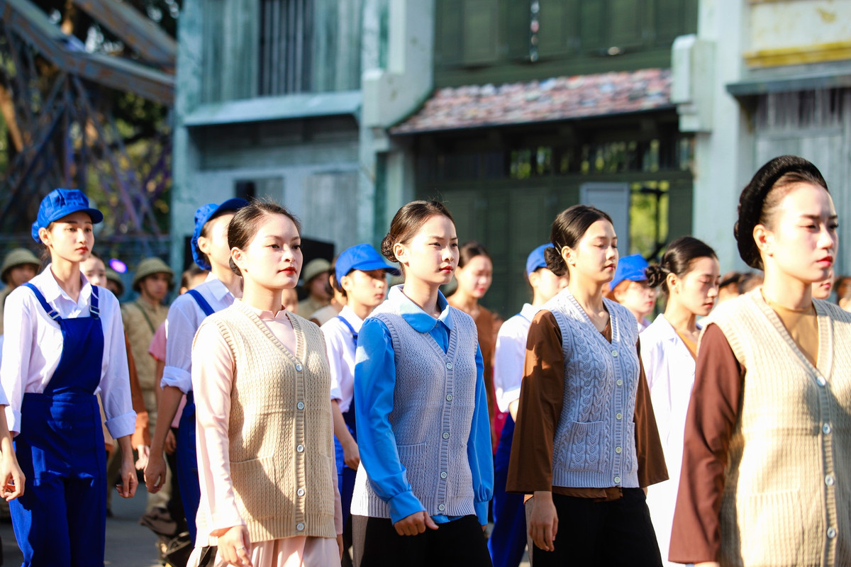 br/> Tại lễ tổng duyệt, các nghệ nhân đã trình diễn di sản văn hóa phi vật thể cùng các loại hình nghệ thuật dân gian như múa sênh tiền, múa Bài Bông, Ải Lao, múa rồng Giảo Long, chèo tàu Tổng Gối..