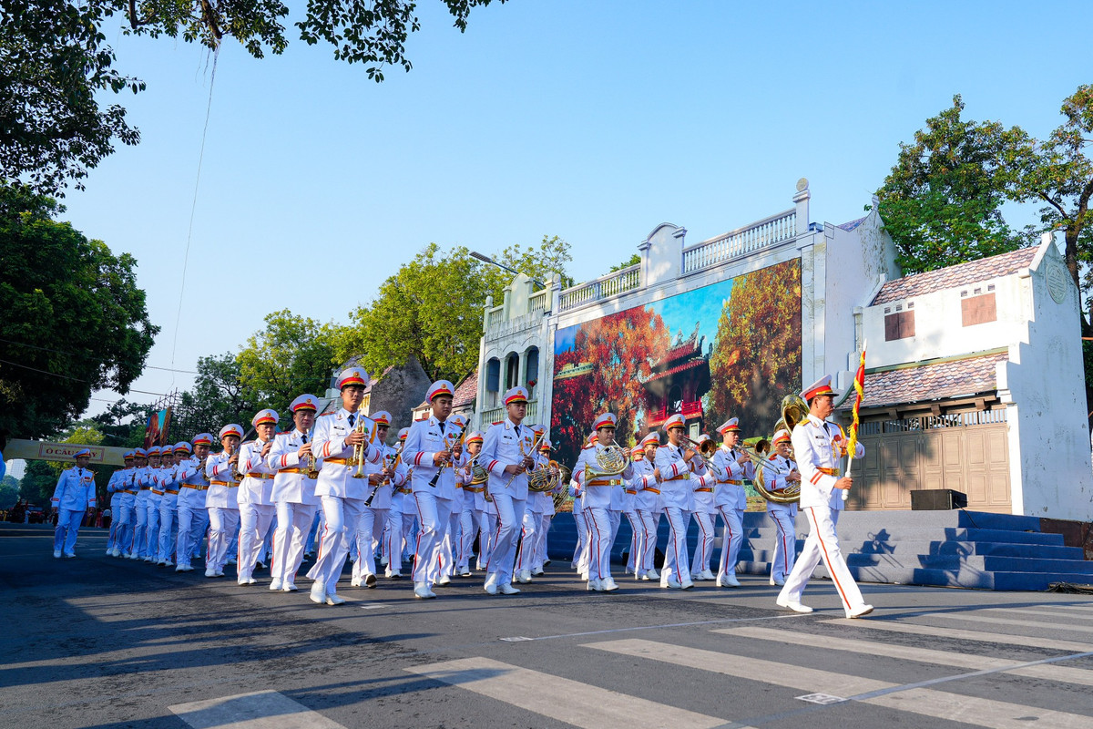 Hình ảnh đoàn quân tiến về Hà Nội trong thời khắc lịch sử 10/10/1954 được tái hiện sinh động trong buổi tổng duyệt.