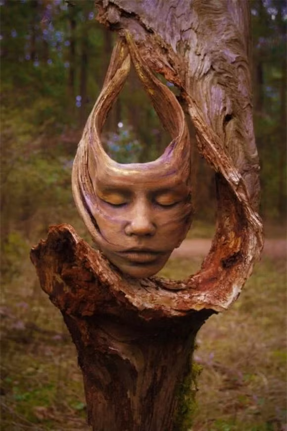 Nghệ sĩ đã yêu thiên nhiên sâu sắc từ khi còn nhỏ. Cô ấy cảm thấy hạnh phúc và biết ơn vì có thể chia sẻ tình yêu và nghệ thuật của mình với những người khác.