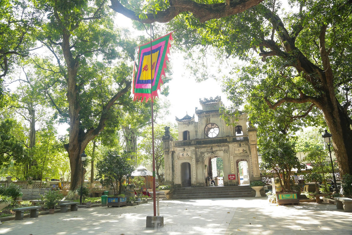 br/> Đền được xây dựng vào năm 1010 dưới triều Vua Lý Thái Tổ.