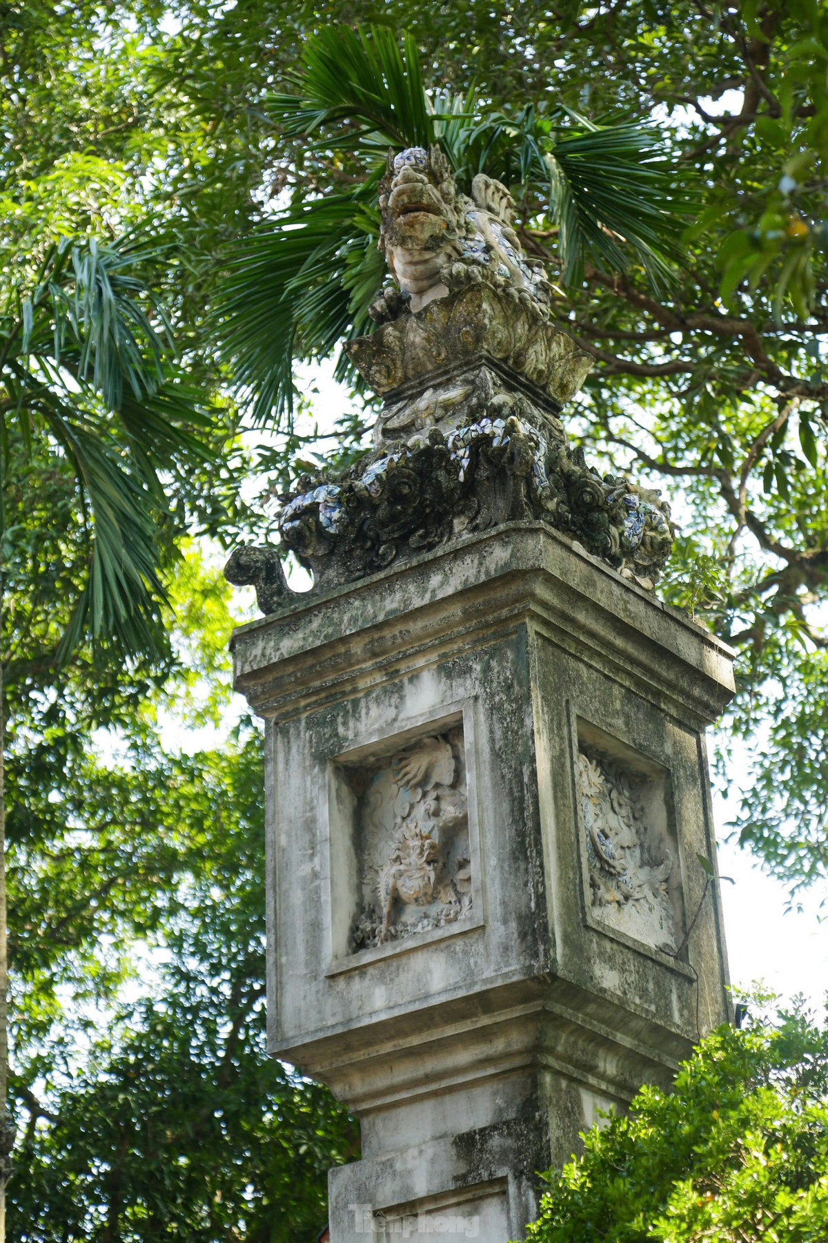 br/> Đền Quán Thánh không chỉ là công trình độc đáo về mặt kiến trúc mà còn là nơi sinh hoạt tín ngưỡng văn hóa của người Hà Nội.