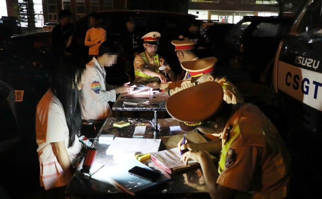 Đa phần các thanh niên đều ở độ tuổi còn rất trẻ 2008-2009. Ngoài ra, tổ công tác kiểm tra ma túy, nồng độ cồn những trường hợp có dấu hiệu nghi vấn và không phát hiện vi phạm.