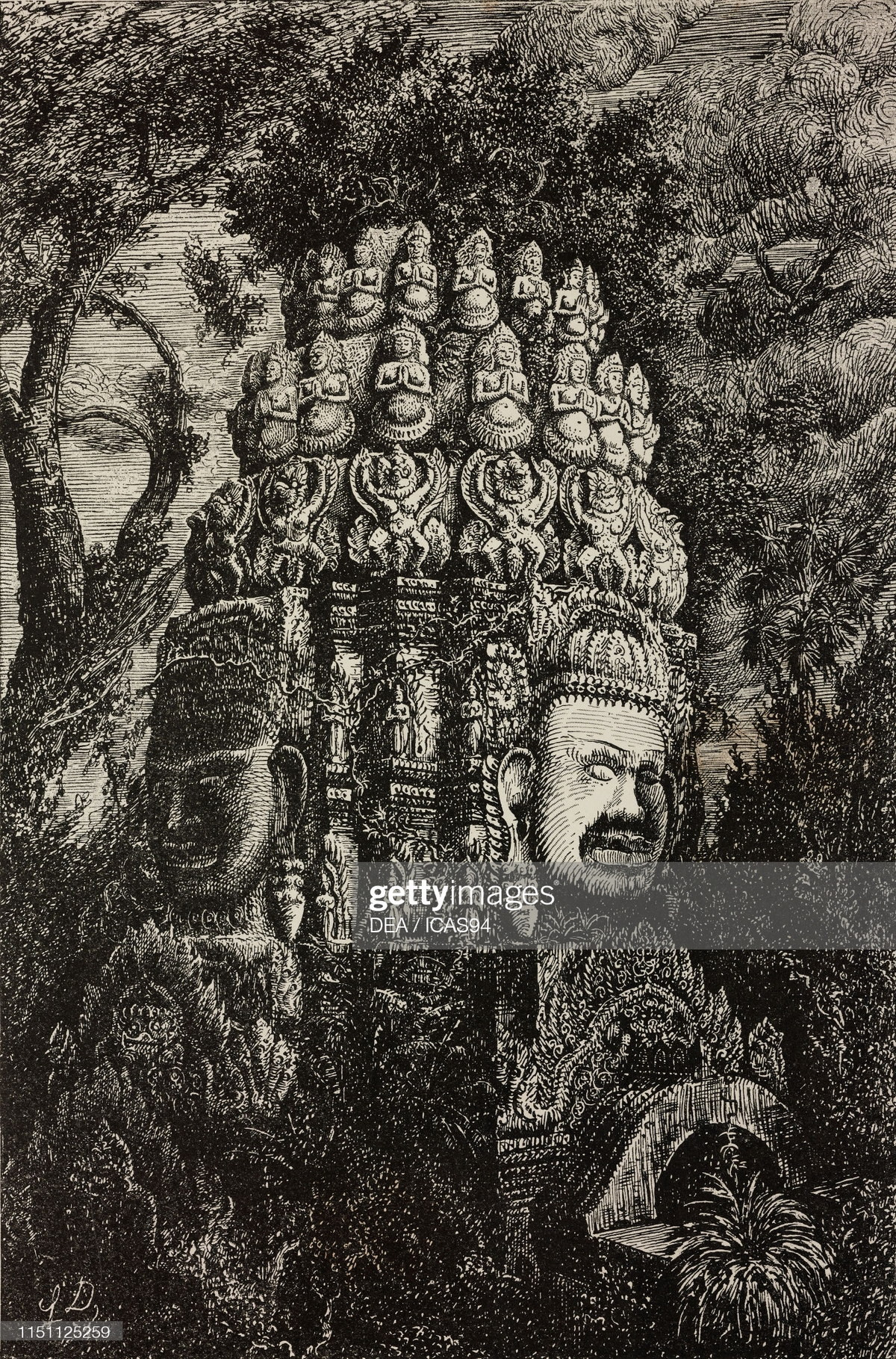 Tàn tích của tòa tháp trên lối vào đền Bayon, trung tâm quần thể Angkor Thom.