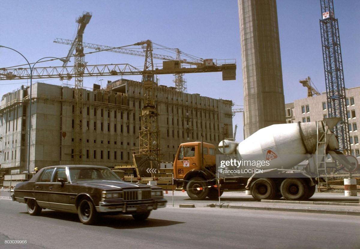 Trên một công trường xây dựng.