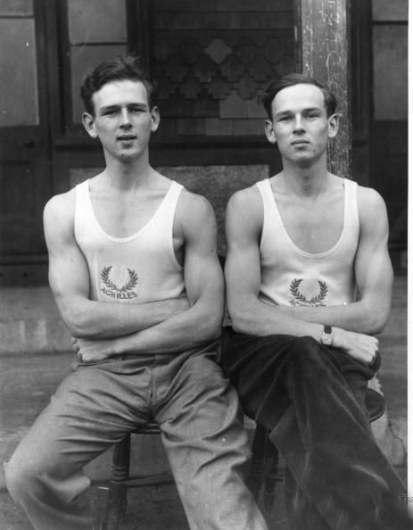 Ông đã thuê hai anh em sinh đôi Norris và Ross McWhirter, đồng sáng lập một công ty có trụ sở tại London chuyên cung cấp thông tin và số liệu thống kê cho các tờ báo và nhà quảng cáo.