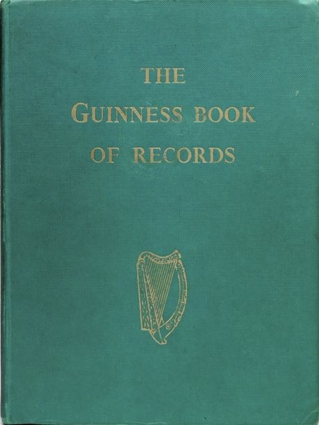 Vào ngày 27/8/1955 ấn bản đầu tiên của sách Kỷ lục Guinness đã được xuất bản tại Vương quốc Anh. Họ dự định tặng miễn phí cuốn sách tại các quán rượu nhằm quảng bá thương hiệu cho Guinness.
