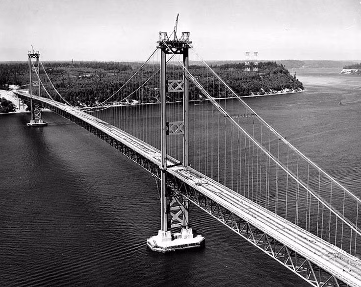 Vào ngày 14/10/1950, một cây cầu thay thế cho cầu Tacoma Narrows đã được khai trương, sau hơn hai năm xây dựng. Đây là cây cầu treo dài thứ năm ở Mỹ, dài hơn 12 mét so với cây cầu xấu số trước đó.