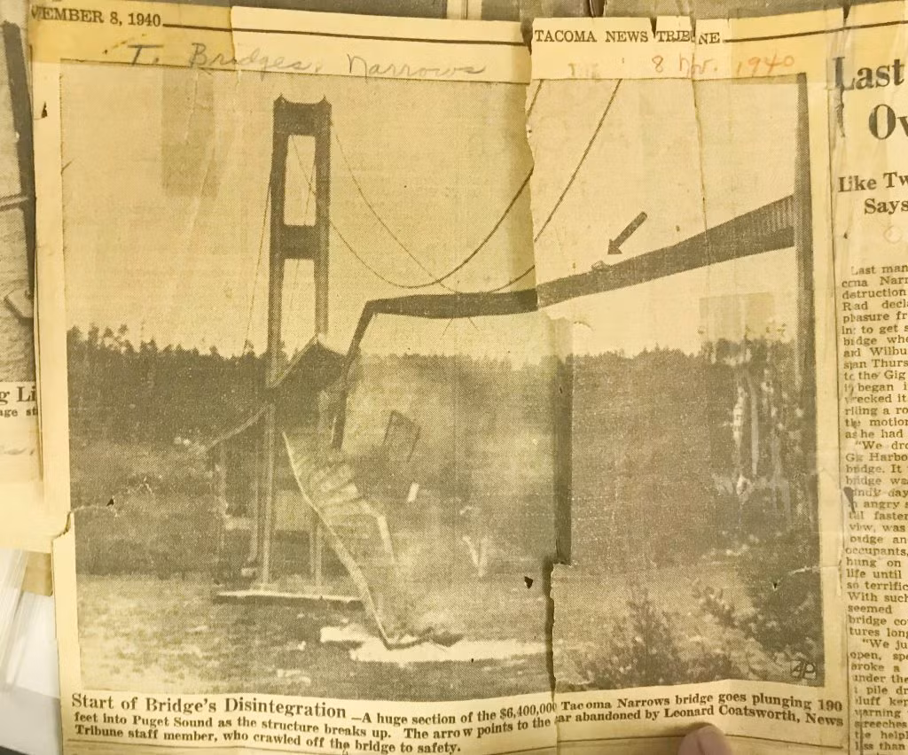 Dù sở hữu các trụ cầu làm bằng thép carbon vô cùng vững chắc, cầu Tacoma Narrows vẫn bị khuất phục trước sức mạnh kinh hồn của thiên nhiên. Cuối cùng, cây cầu sụp đổ xuống lòng vịnh Puget.