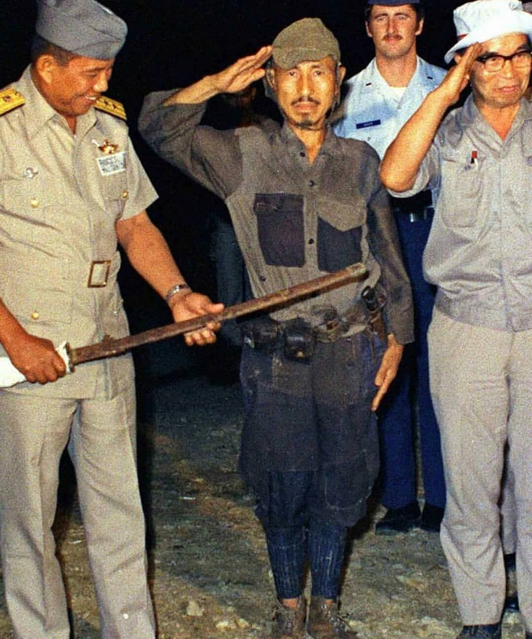 Sau khi được một du khách Nhật Bản phát hiện vào tháng 2/1974, Hiroo Onoda đã làm lễ đầu hàng chính thức với người thủ trưởng cũ của mình. Ông được chính quyền Philippines ân xá cho tội giết người và quay về Nhật Bản.