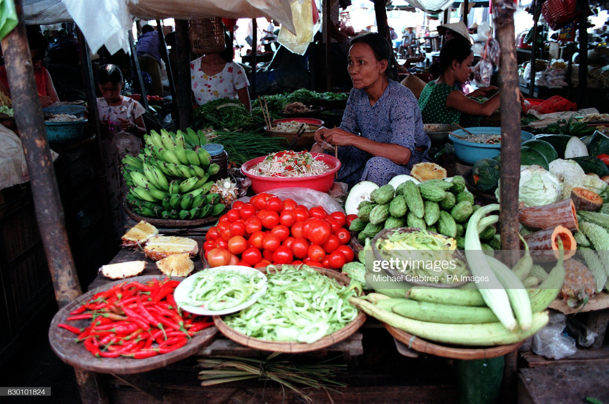 Cửa hàng rau quả ở chợ Hội An.