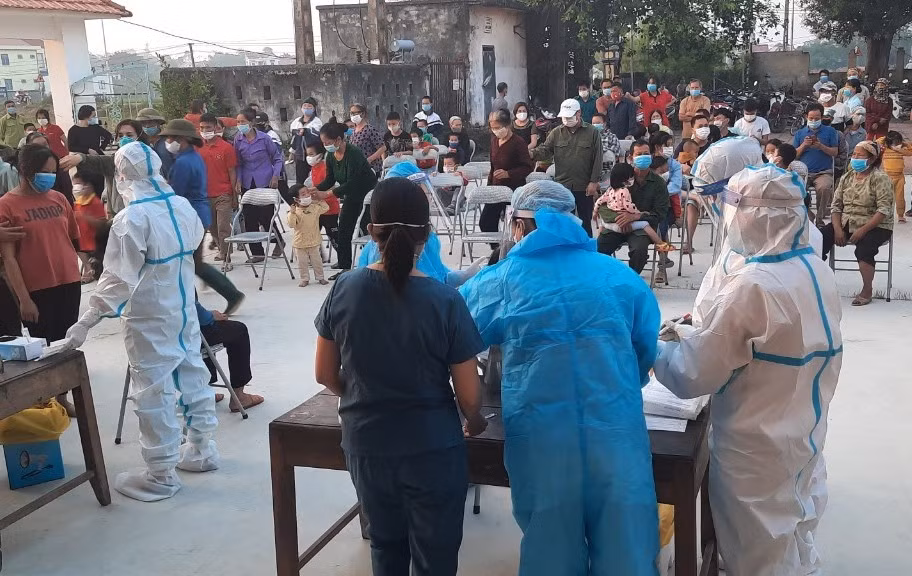 COVID-19 sang 2/11: Gan 3.000 ca nang; nhieu o dich moi-Hinh-2