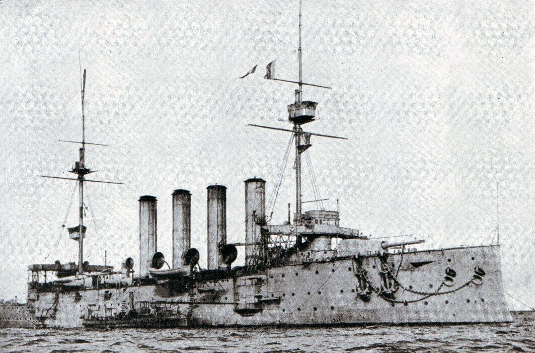 Tuy nhiên, hạm đội Đức hiếm khi mạo hiểm ra xa cảng. Chỉ huy người Anh Reginald Tyrwhitt được giao nhiệm vụ dẫn đầu một hạm đội nhỏ tàu Anh, đến dụ các tàu Đức đuổi theo họ ra biển.