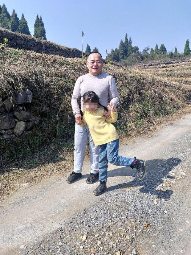 Cuộc sống gia đình của anh rất hạnh phúc.