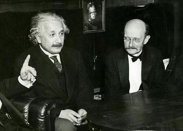Sau đó, các nhà khoa học lỗi lạc khác như Albert Einstein, Niels Bohr, Louis de Broglie, Erwin Schrodinger, Paul M. Dirac... đã đào sâu vào lý thuyết của Planck và phát triển cơ học lượng tử.