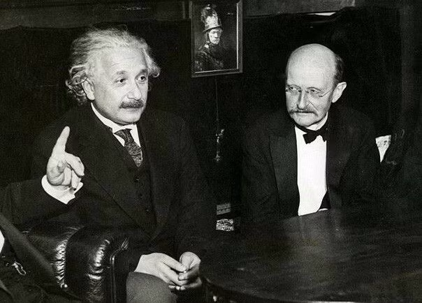 Sau đó, các nhà khoa học lỗi lạc khác như Albert Einstein, Niels Bohr, Louis de Broglie, Erwin Schrodinger, Paul M. Dirac... đã đào sâu vào lý thuyết của Planck và phát triển cơ học lượng tử.