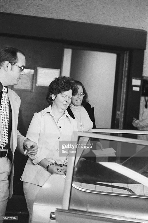 Theo các điều tra viên, Sara từng là một kế toán viên của FBI. Người này vốn không ổn định về tinh thần, đã nhắm đến Tổng thống Ford như một biểu tượng cho sự hận thù của mình đối với nền chính trị hiện tại.