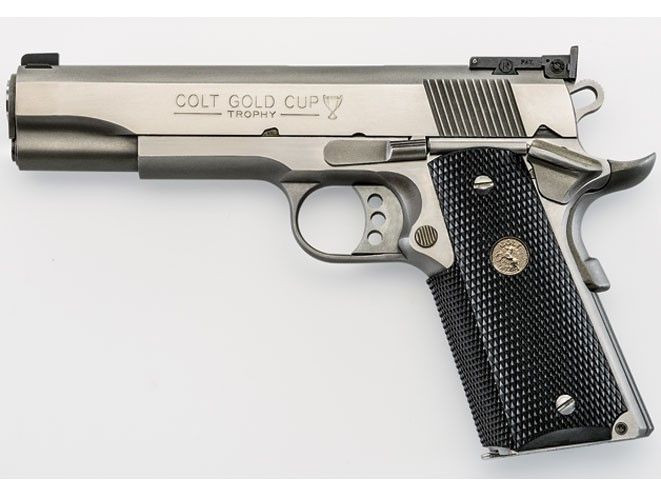 Sara Jane Moore lúc đó đang phục sẵn bên ngoài với một khẩu súng ngắn loại Colt 45 tự động, đã tiến về phía Tổng thống đang chuẩn bị bước lên xe rồi bắn liền nhiều phát đạn.