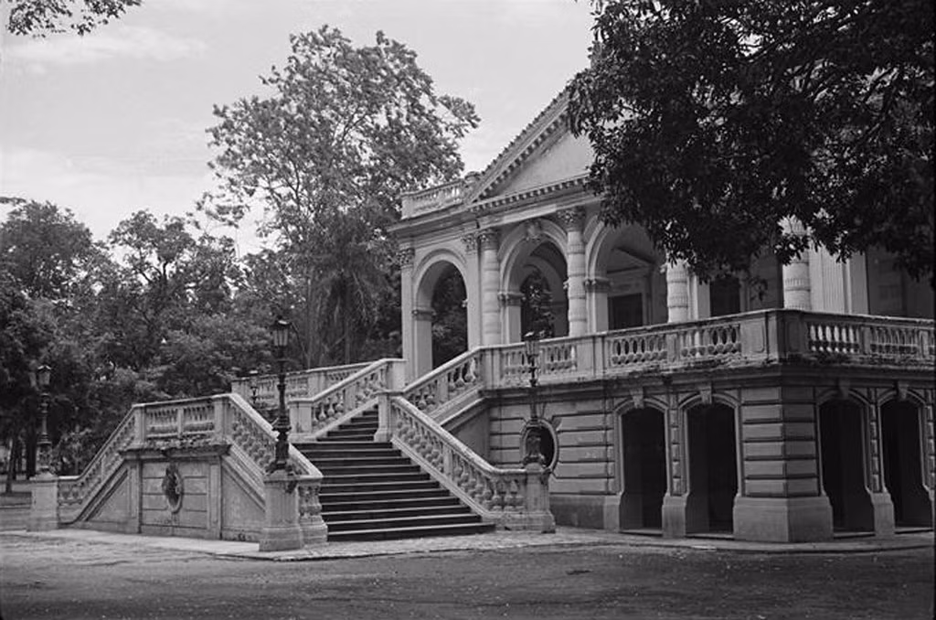 Một tòa nhà trong khuôn viên Dinh Norodom, nay là Dinh Độc Lập - Hội trường Thống Nhất.