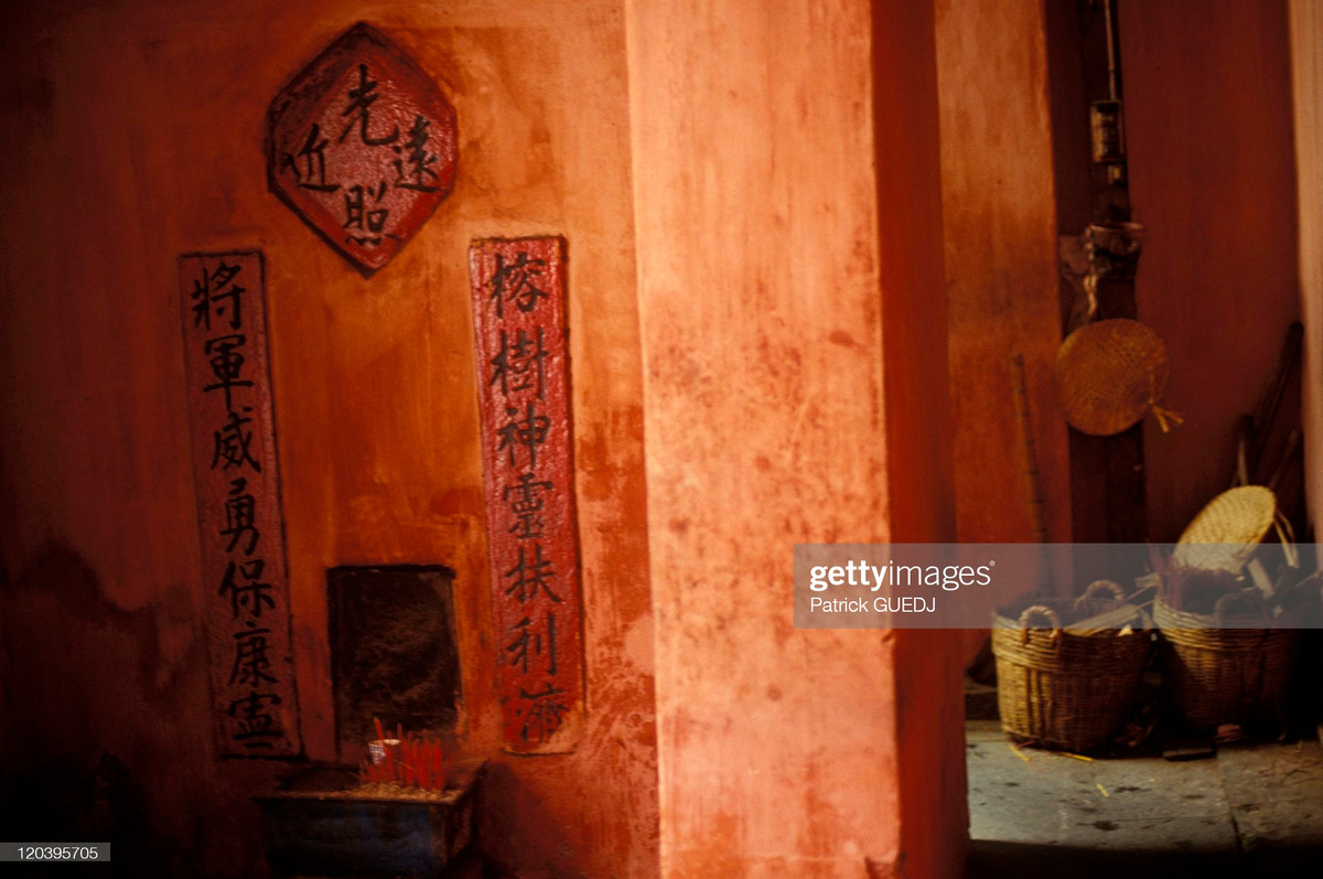 Bên trong chùa Ngọc Hoàng ở TP. HCM.