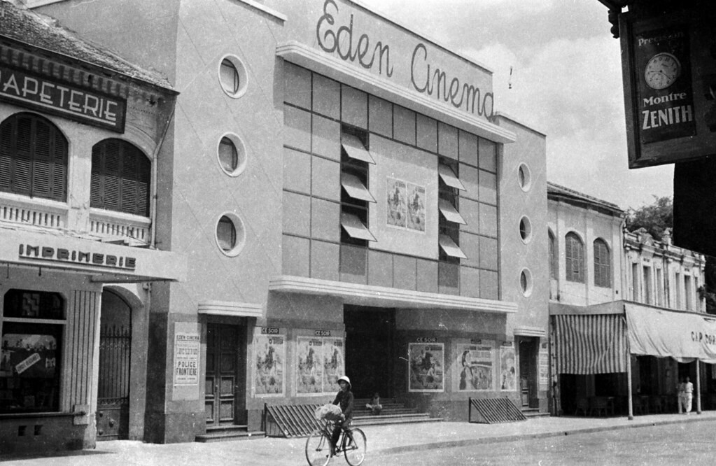 Trong bức ảnh chụp năm 1940 này, rạp Cinéma Palace đã đổi tên thành rạp Eden, kiến trúc được chuyển từ cổ điển thành tân thời.