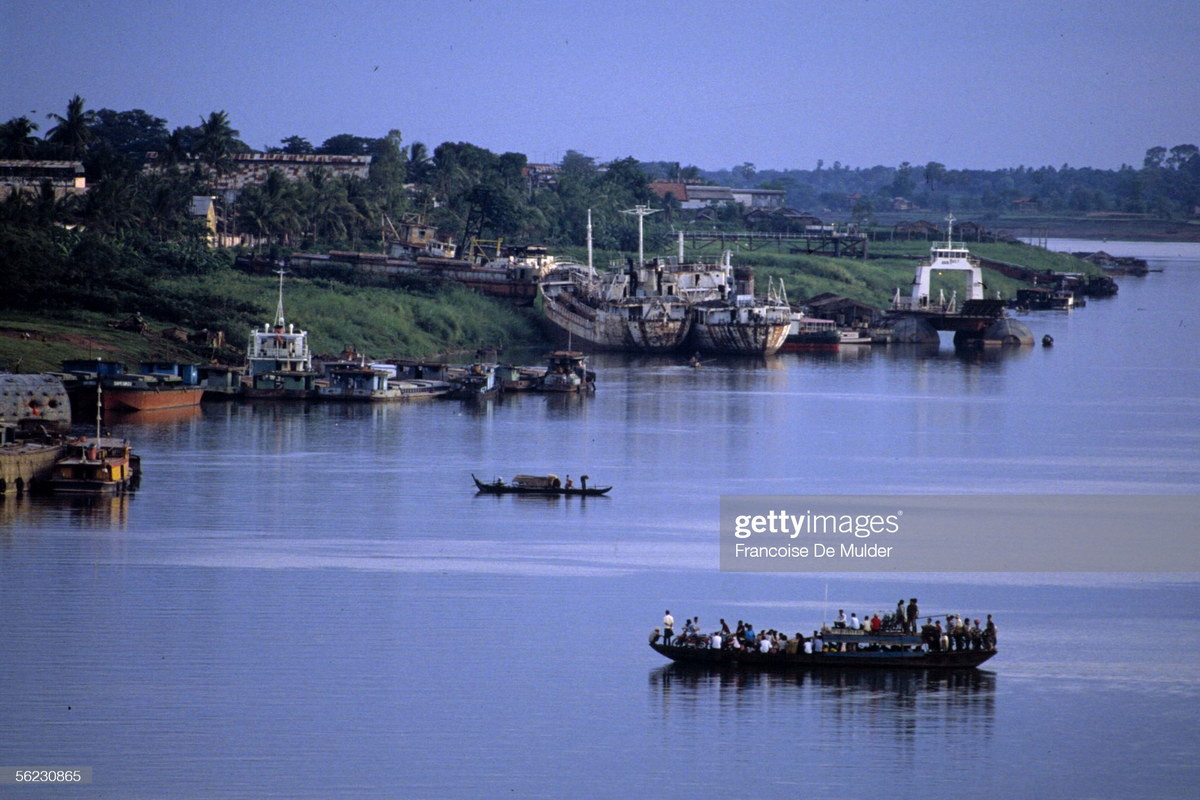 Thuyền chở khách trên sông Mekong.