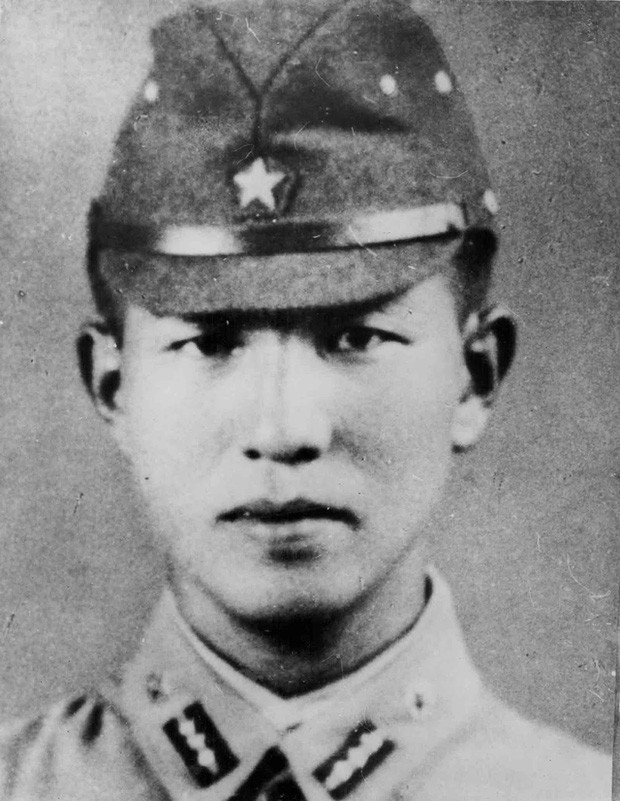 Được tìm thấy năm 1974 trong rừng rậm Philippines, cựu binh Hiroo Onoda (1922-2014) được cả thế giới biết đến với tư cách người lính Nhật Bản cuối cùng đầu hàng trong Thế chiến II. Quân nhân này đã làm gì để tồn tại trong 29 năm lẩn trốn trong rừng?
