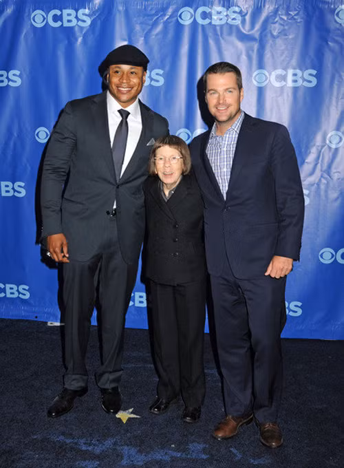 Nữ diễn viên Linda Hunt, cao 1m45, từng giành giải Oscar "Nữ diễn viên xuất sắc" năm 1982 trong phim "The Year of Living Dangerously" (Một năm sóng gió). Linda còn nổi tiếng với series phim truyền hình "NCIS: Los Angeles".