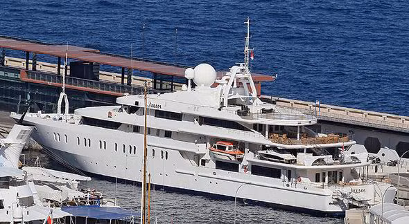 Leonardo DiCaprio chịu chơi thuê du thuyền của tỷ phú Sheikh Mansour đi xem World Cup.